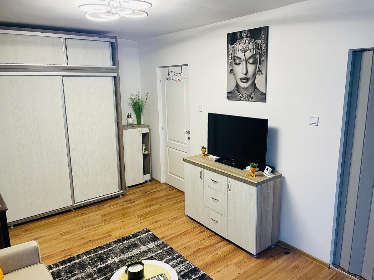 S&s Studio At Ground Floor Town !!! Parcare La Locatie !!